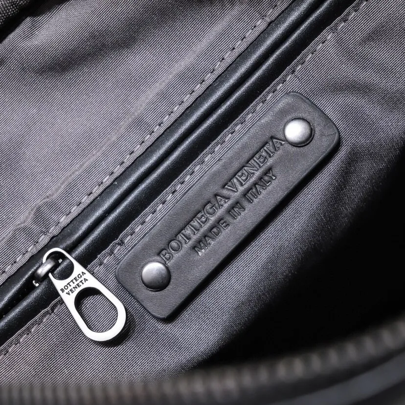 All categories 💚 Top version men’s bags 💚 BV 2024 new BV crossbody bag